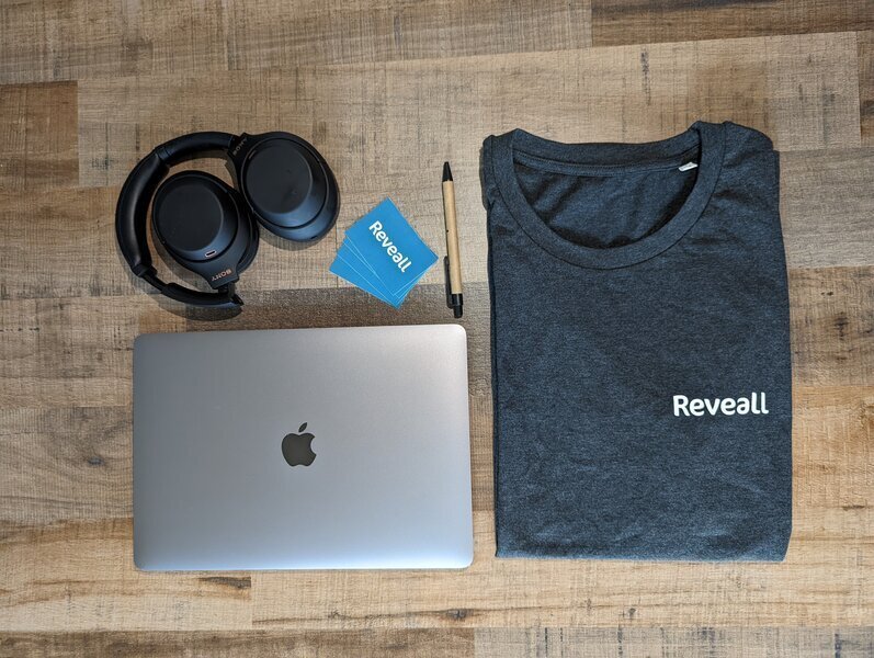 Omslagfoto van Reveall