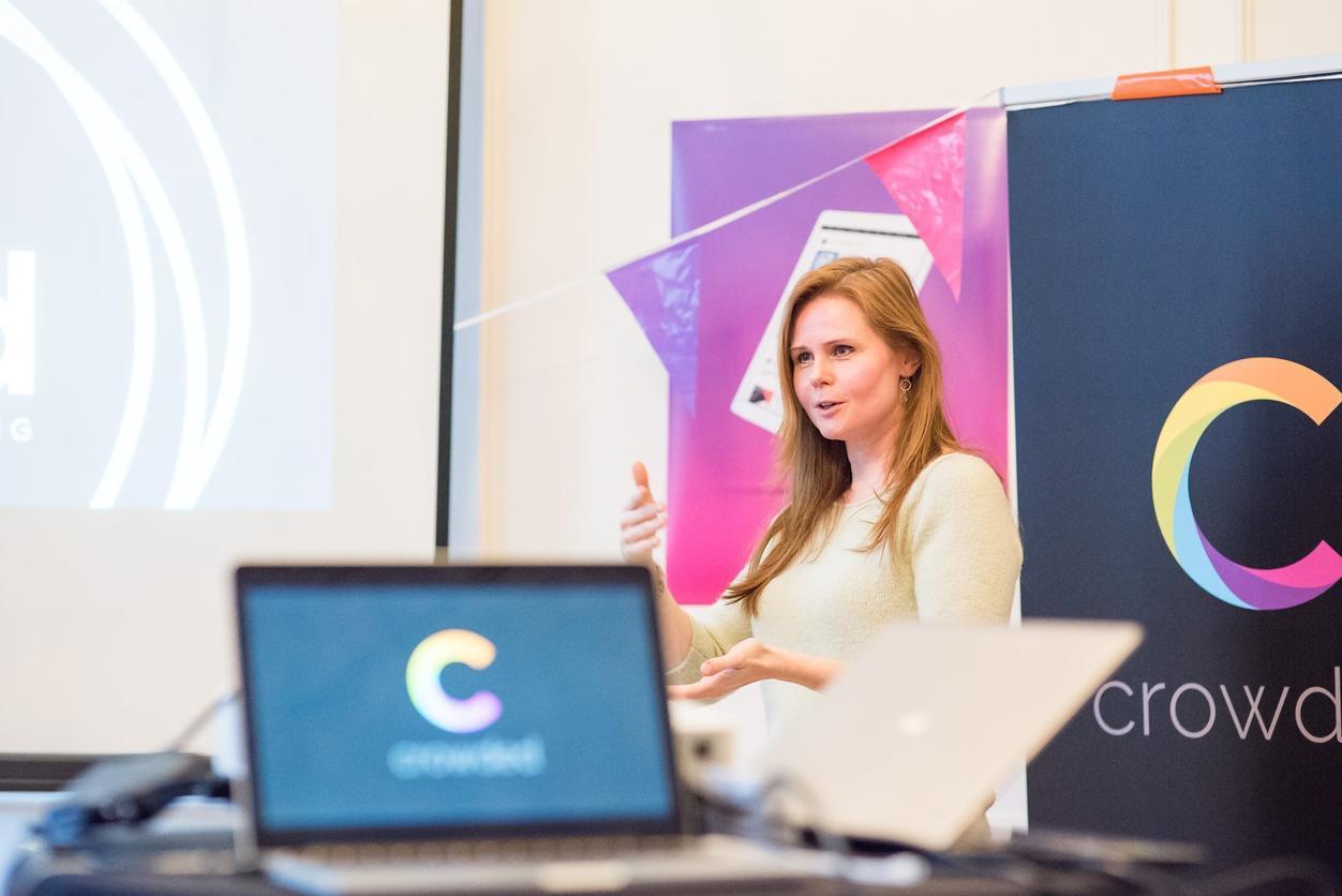 Omslagfoto van Crowded