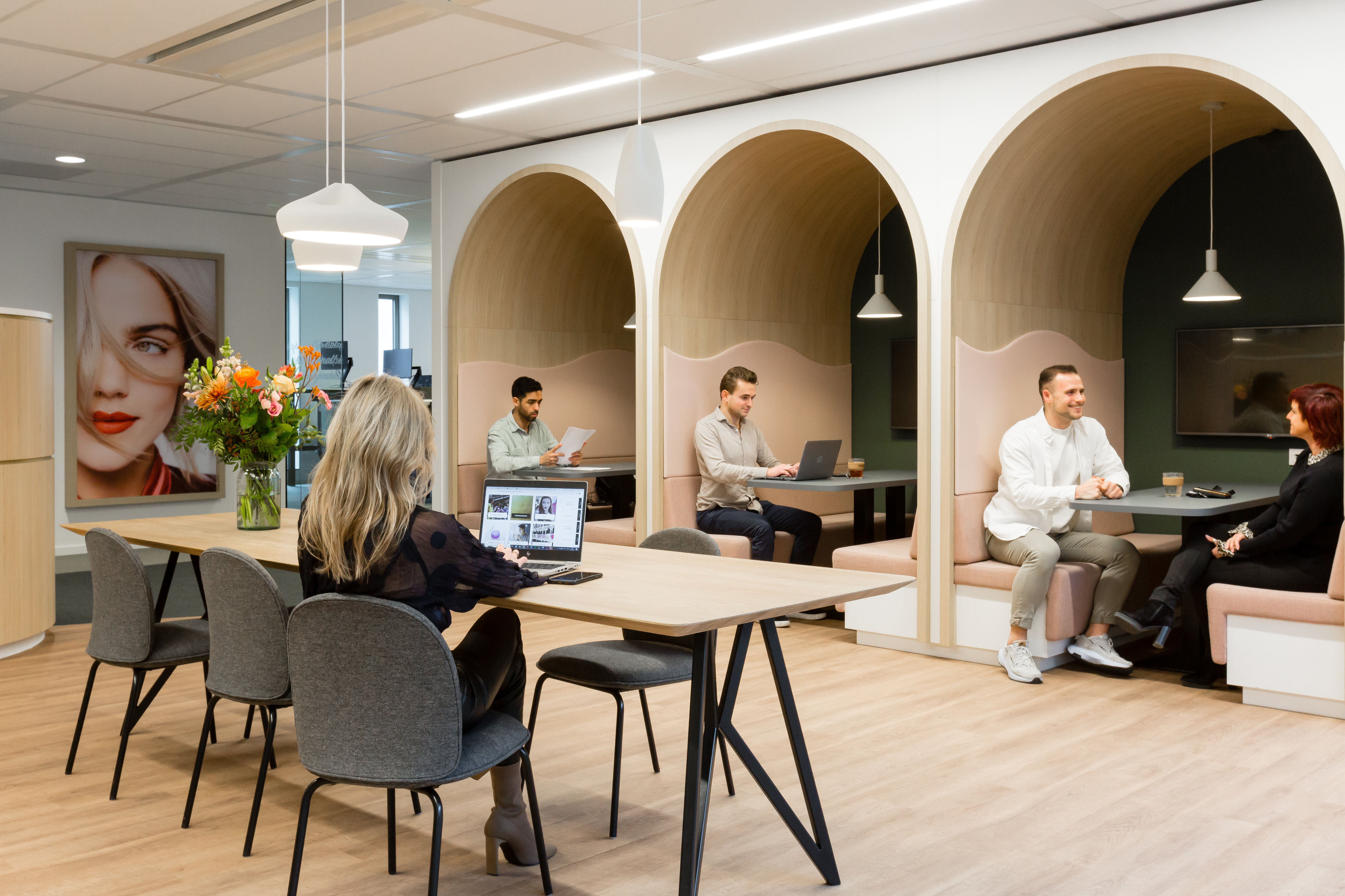 Omslagfoto van Senior Commercial Controller - Consumer Products Division bij L'Oréal