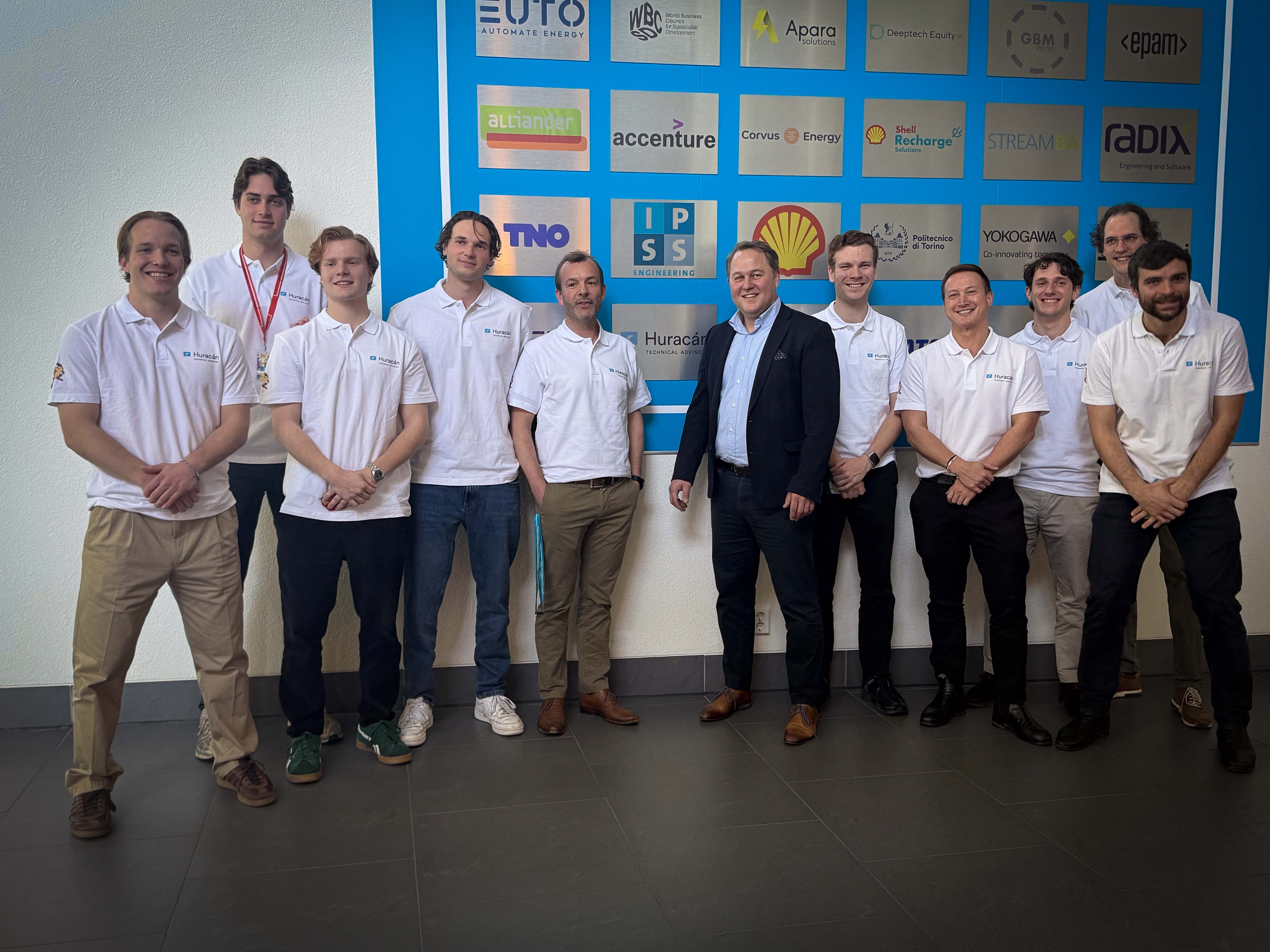 Omslagfoto van AI Engineer bij Huracan Technical Advisory