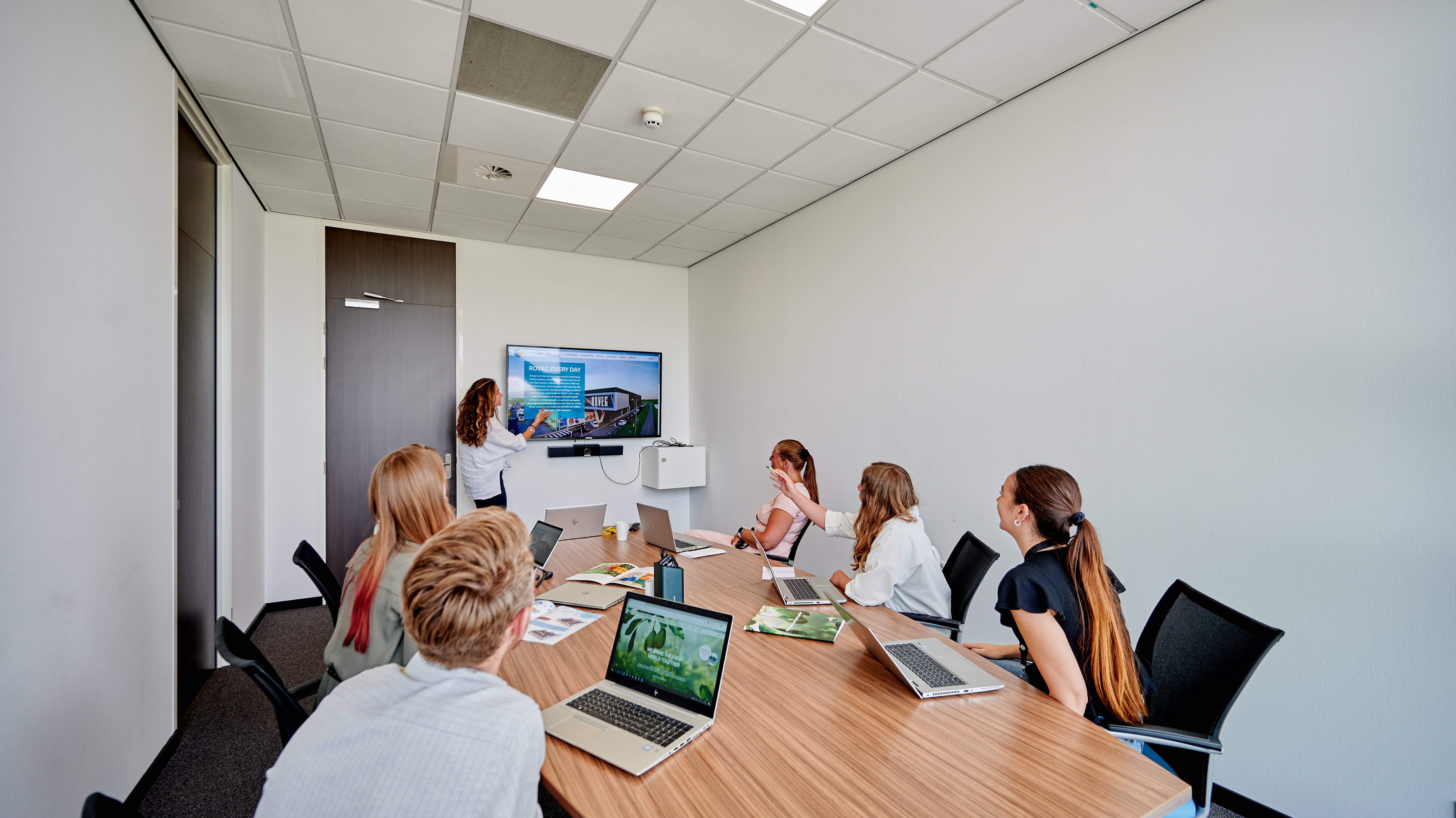 Roveg Fruit's cover photo