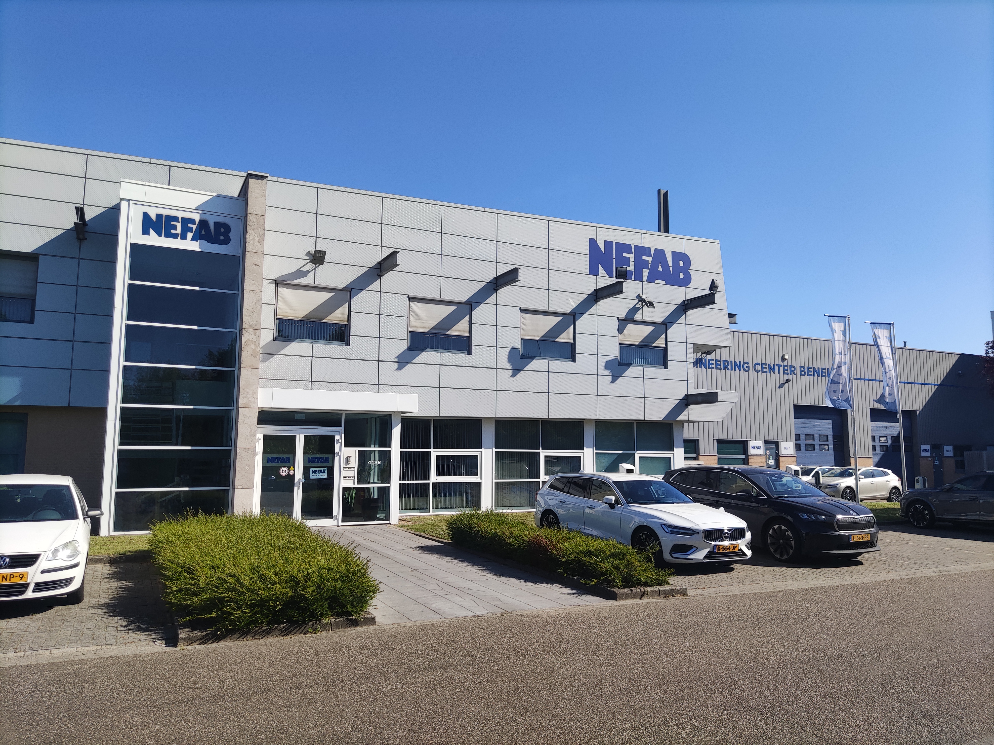 Omslagfoto van Nefab