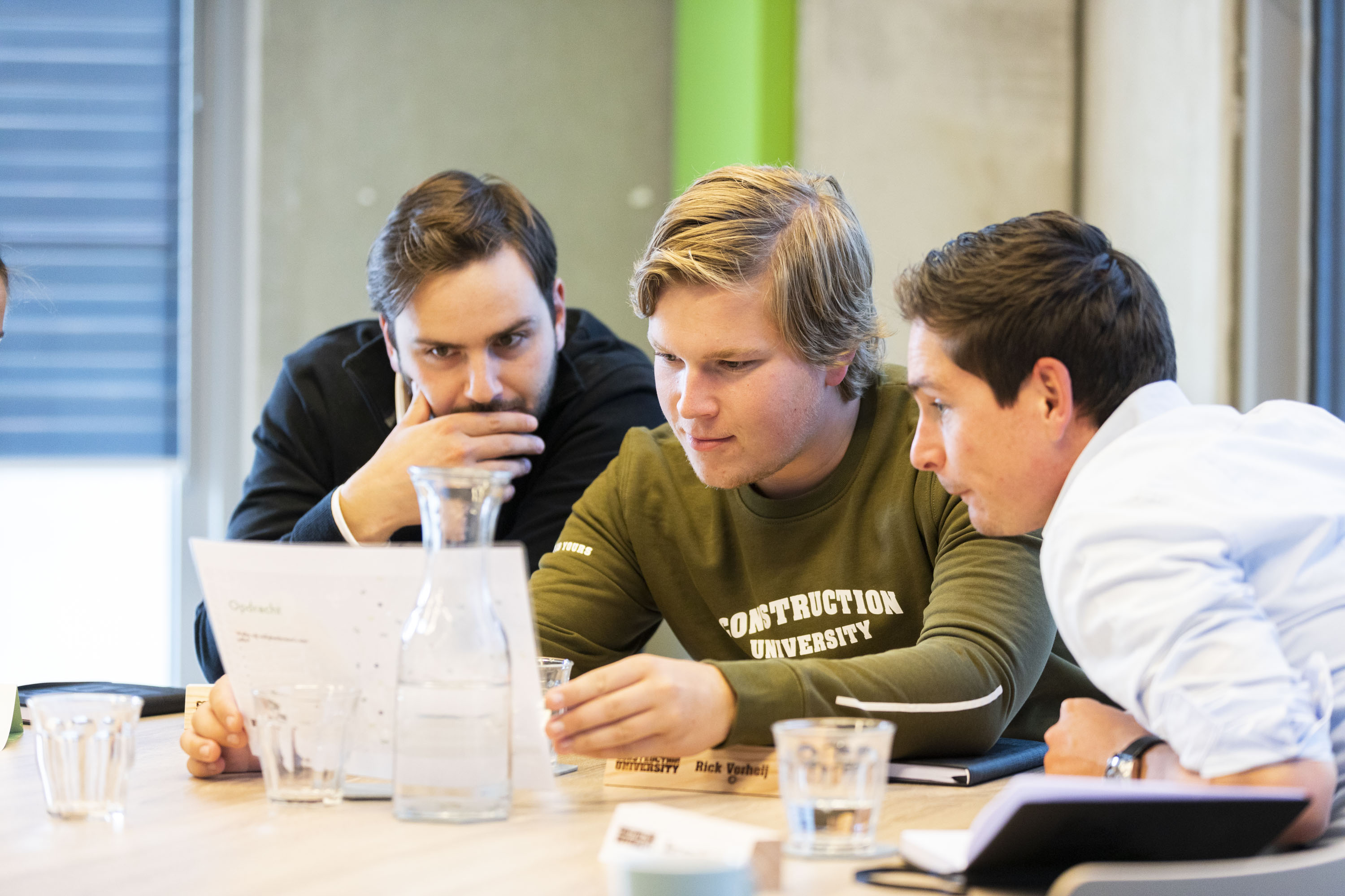 Omslagfoto van Building Heroes