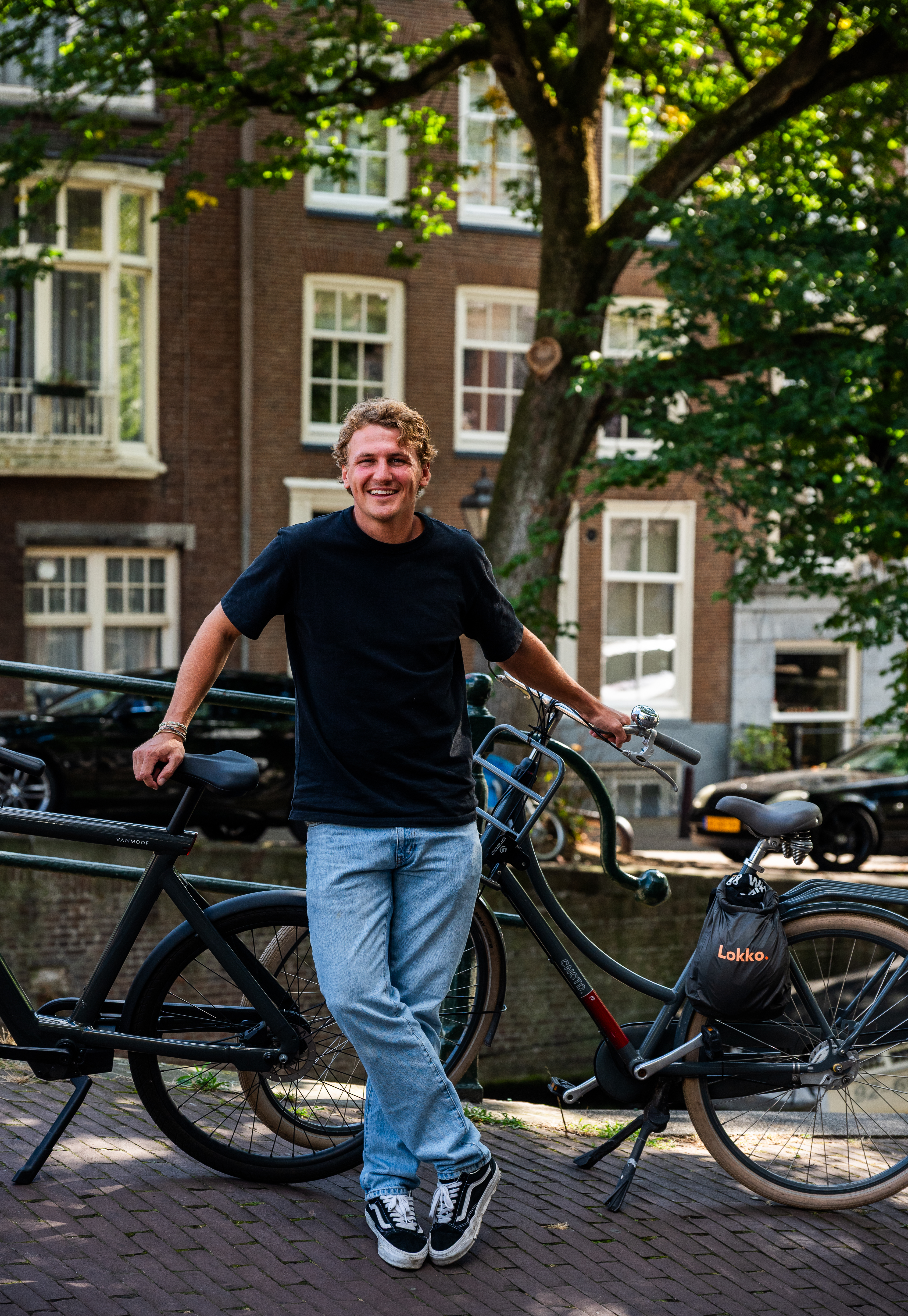 Omslagfoto van Intern bij Lokko