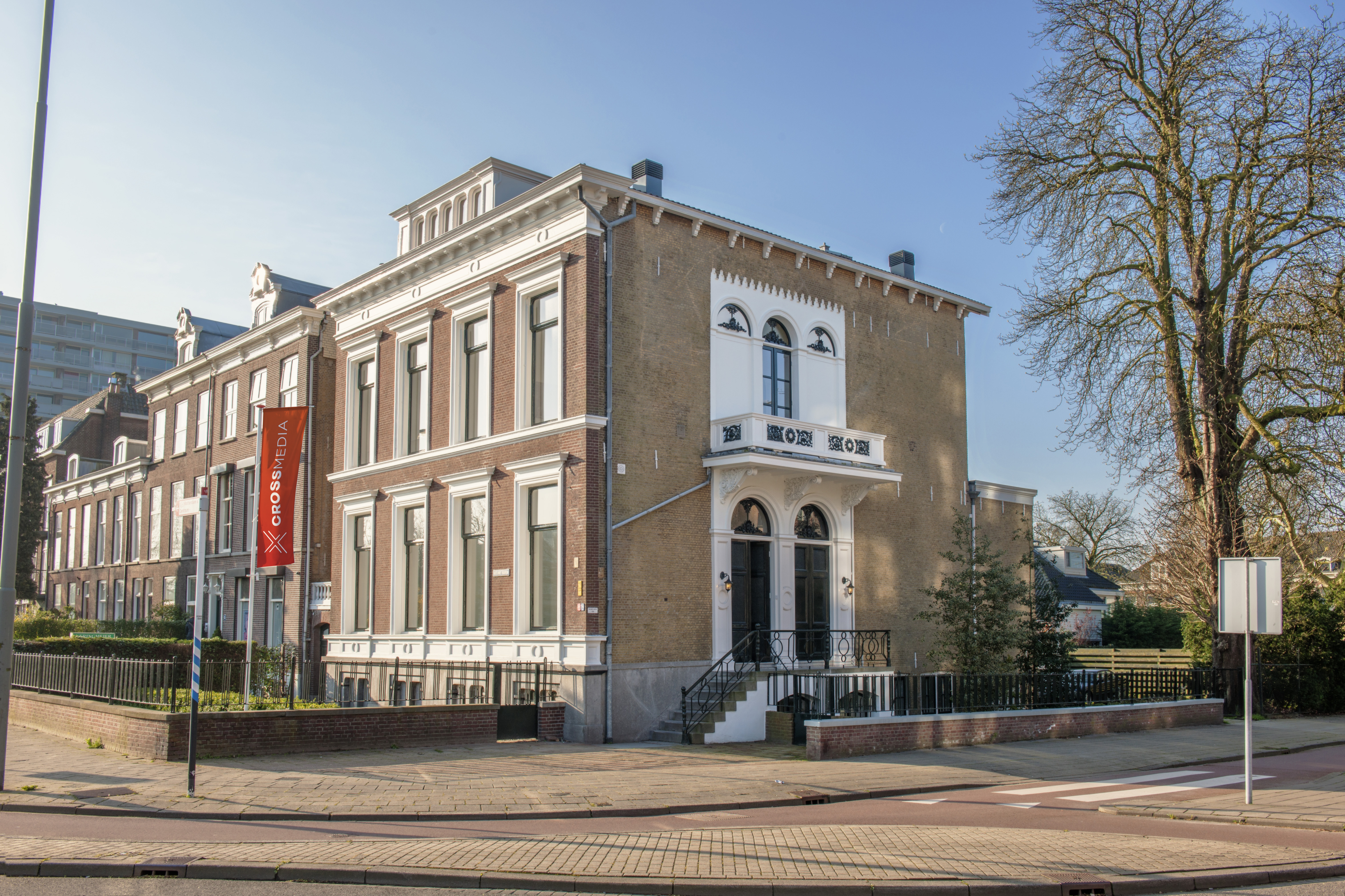 Omslagfoto van Cross