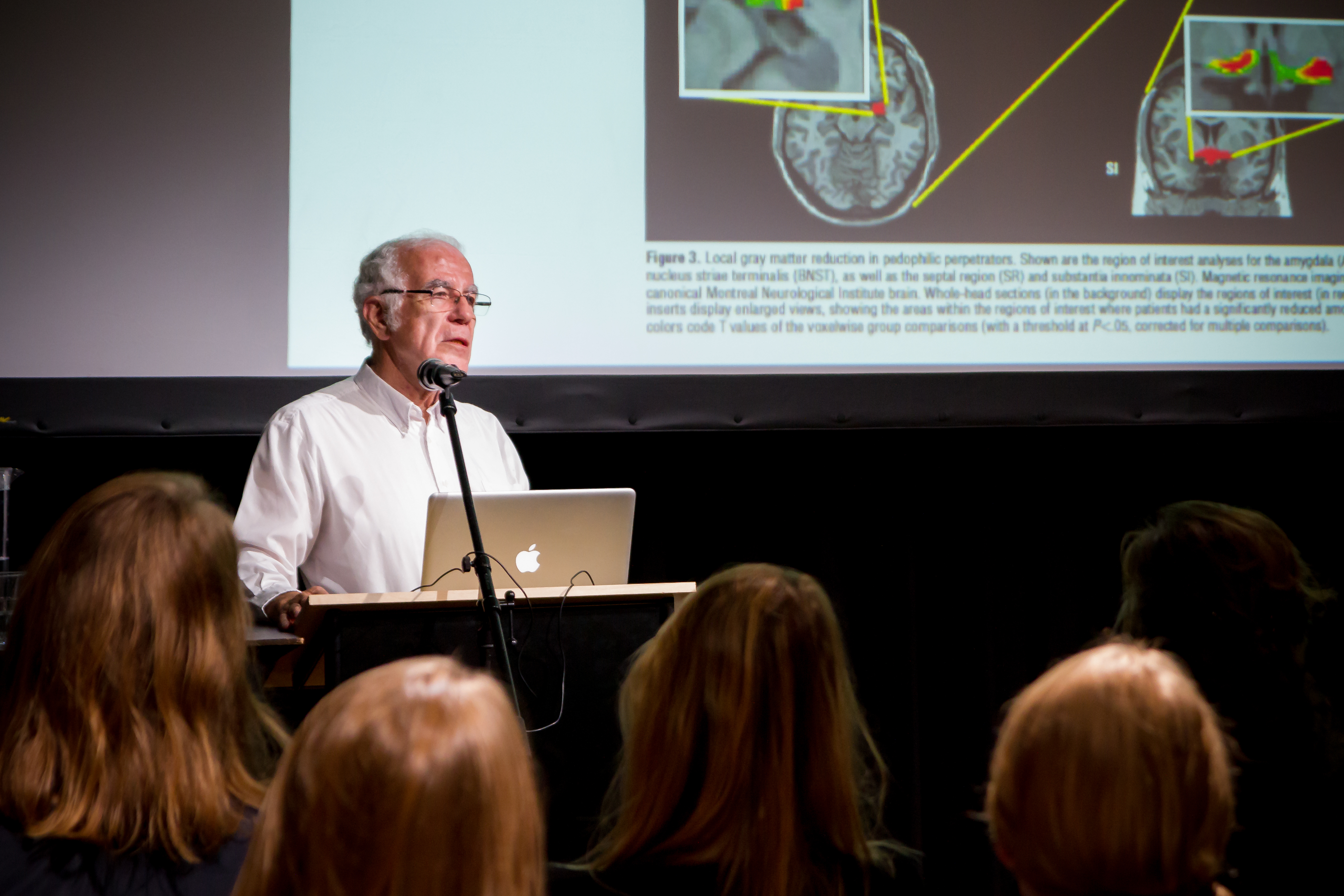 Omslagfoto van College-Club