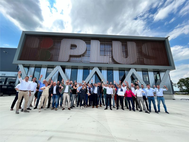 Omslagfoto van PLUS Retail