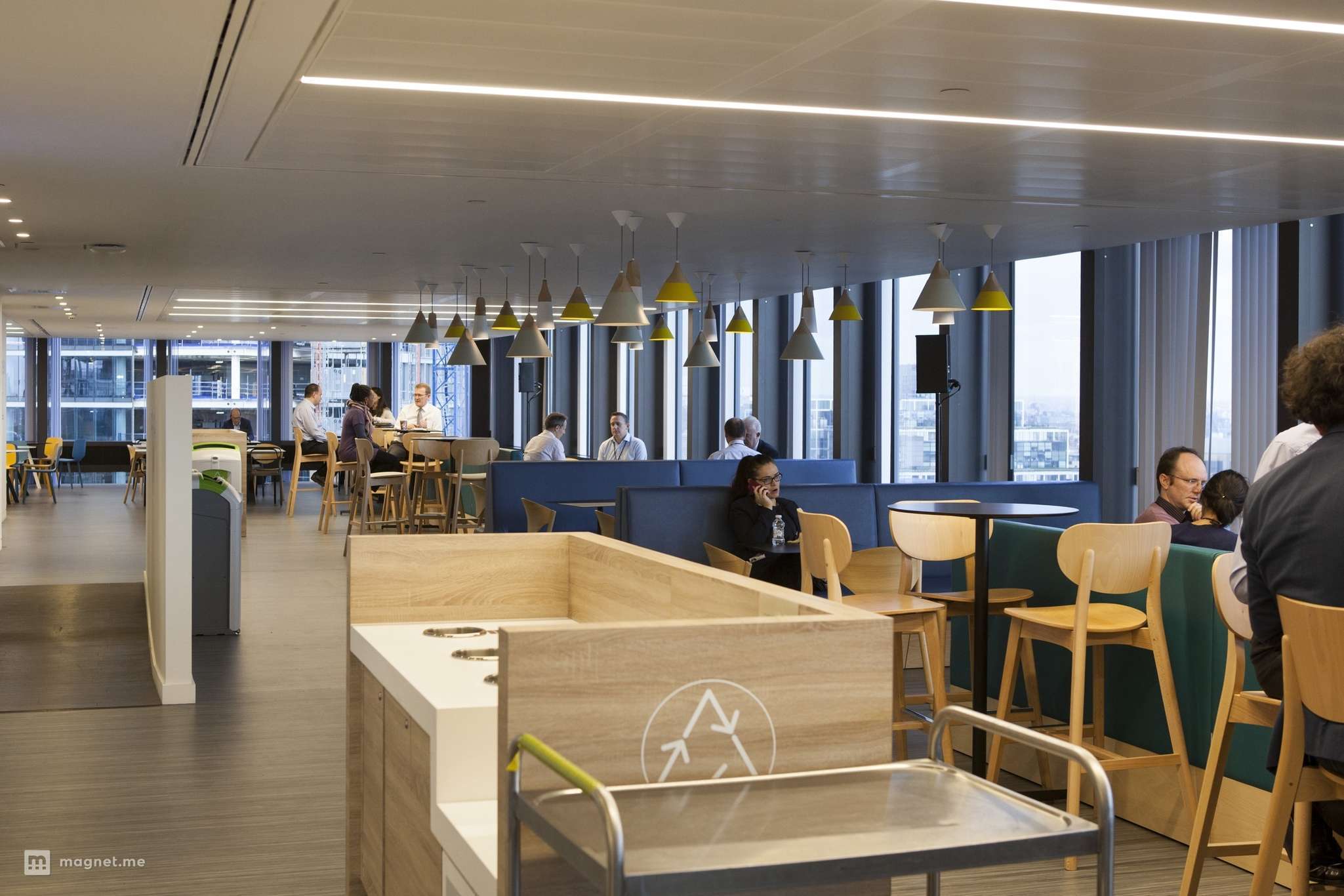 Omslagfoto van Aviva