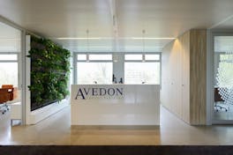Omslagfoto van Avedon Capital Partners
