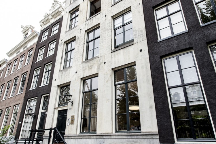 Omslagfoto van PLAYBIRD