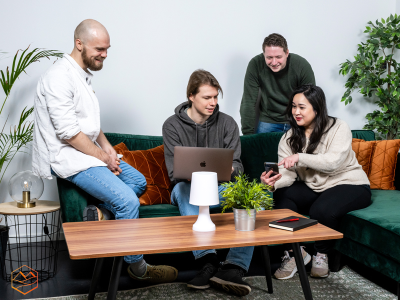 Omslagfoto van Sommet Media