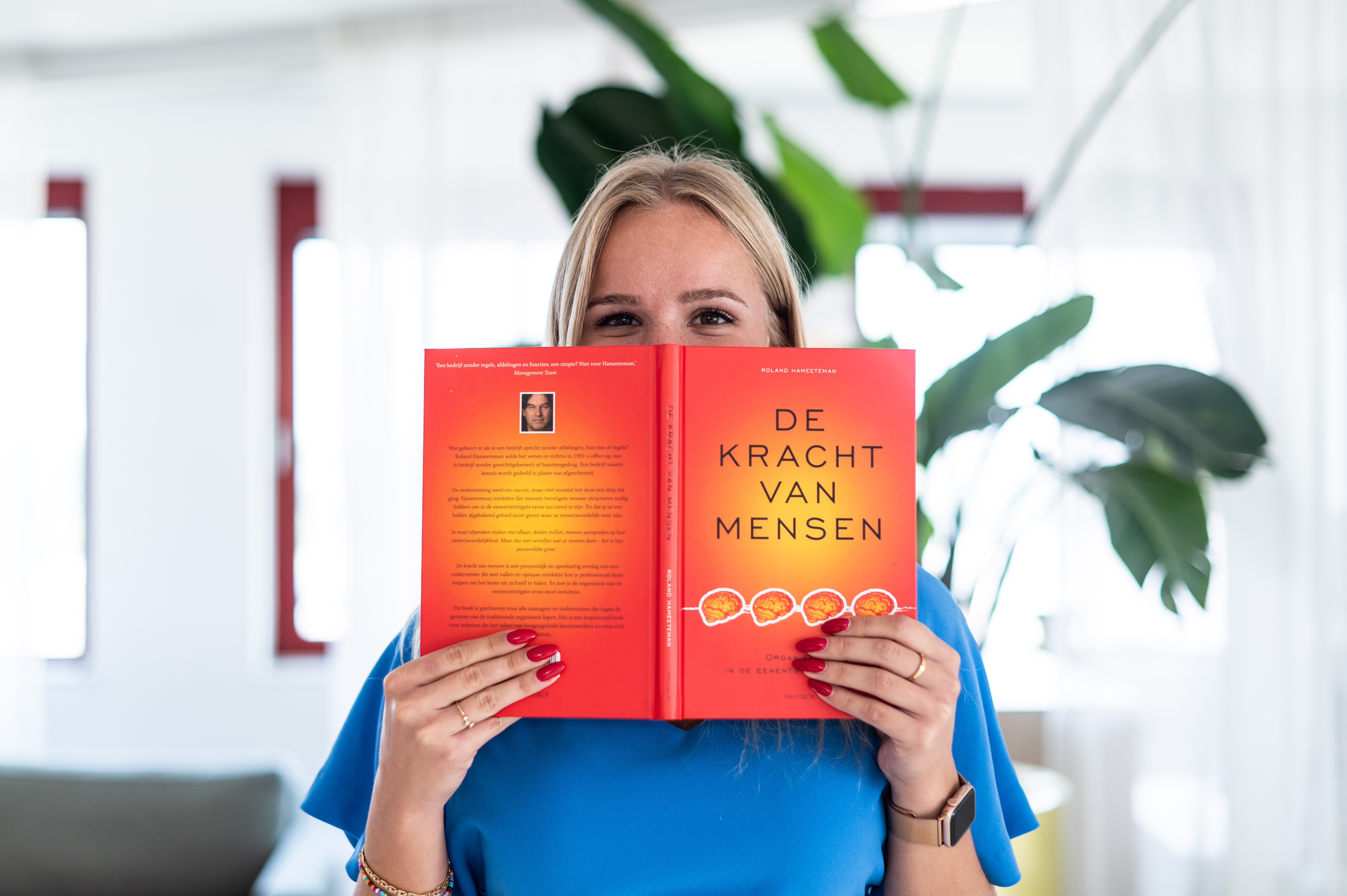 Omslagfoto van e-office