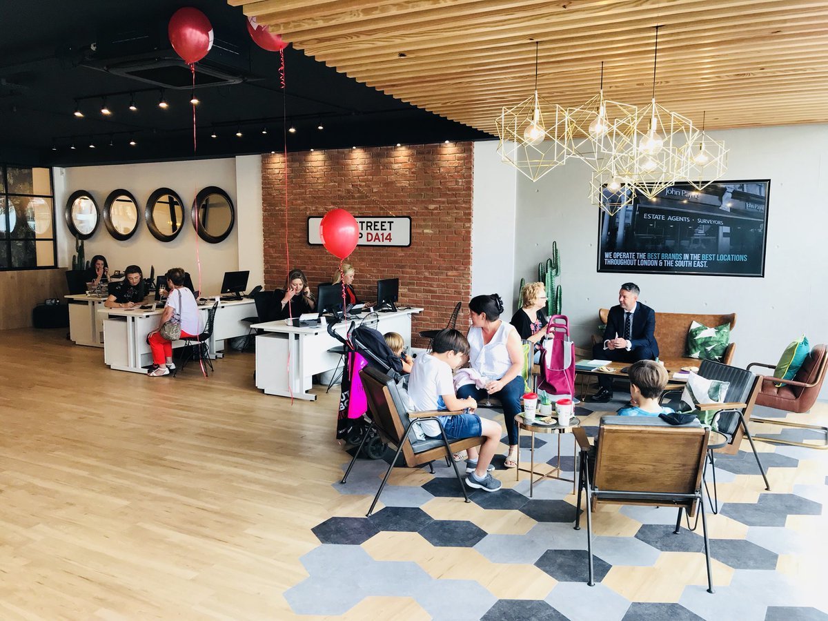 Omslagfoto van The Acorn Group