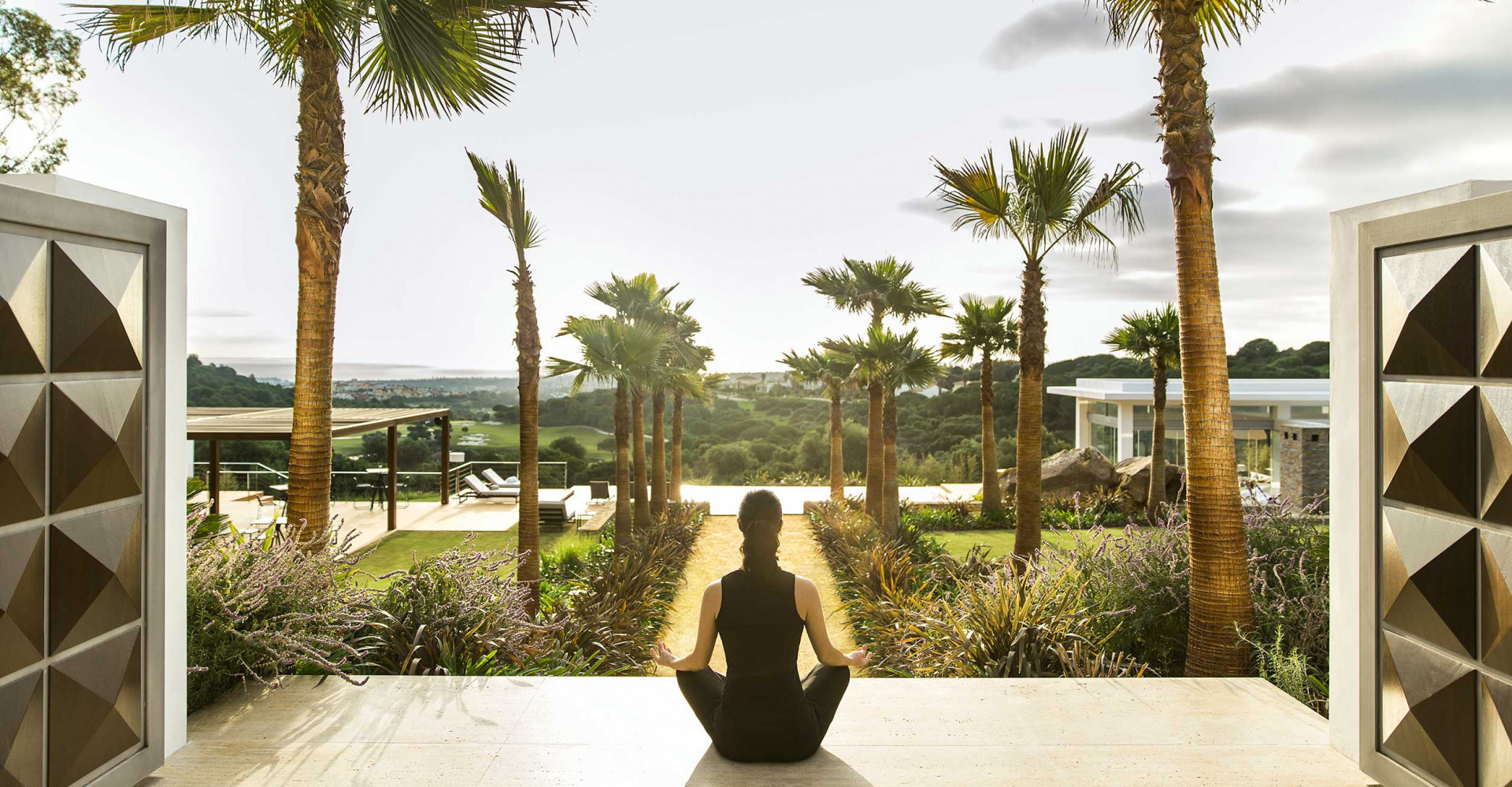 Omslagfoto van WATG and Wimberly Interiors