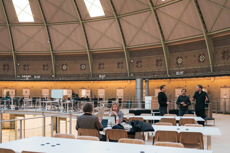 Omslagfoto van Freelance PR-specialist bij Continews