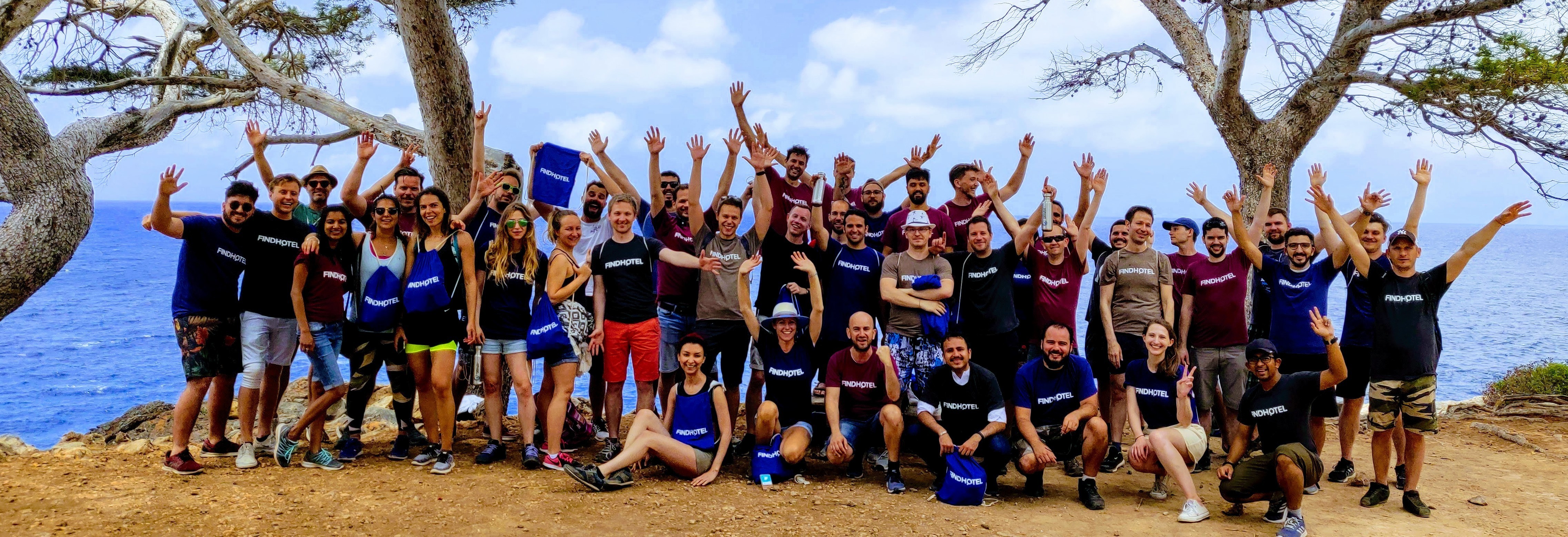 FindHotel's cover photo