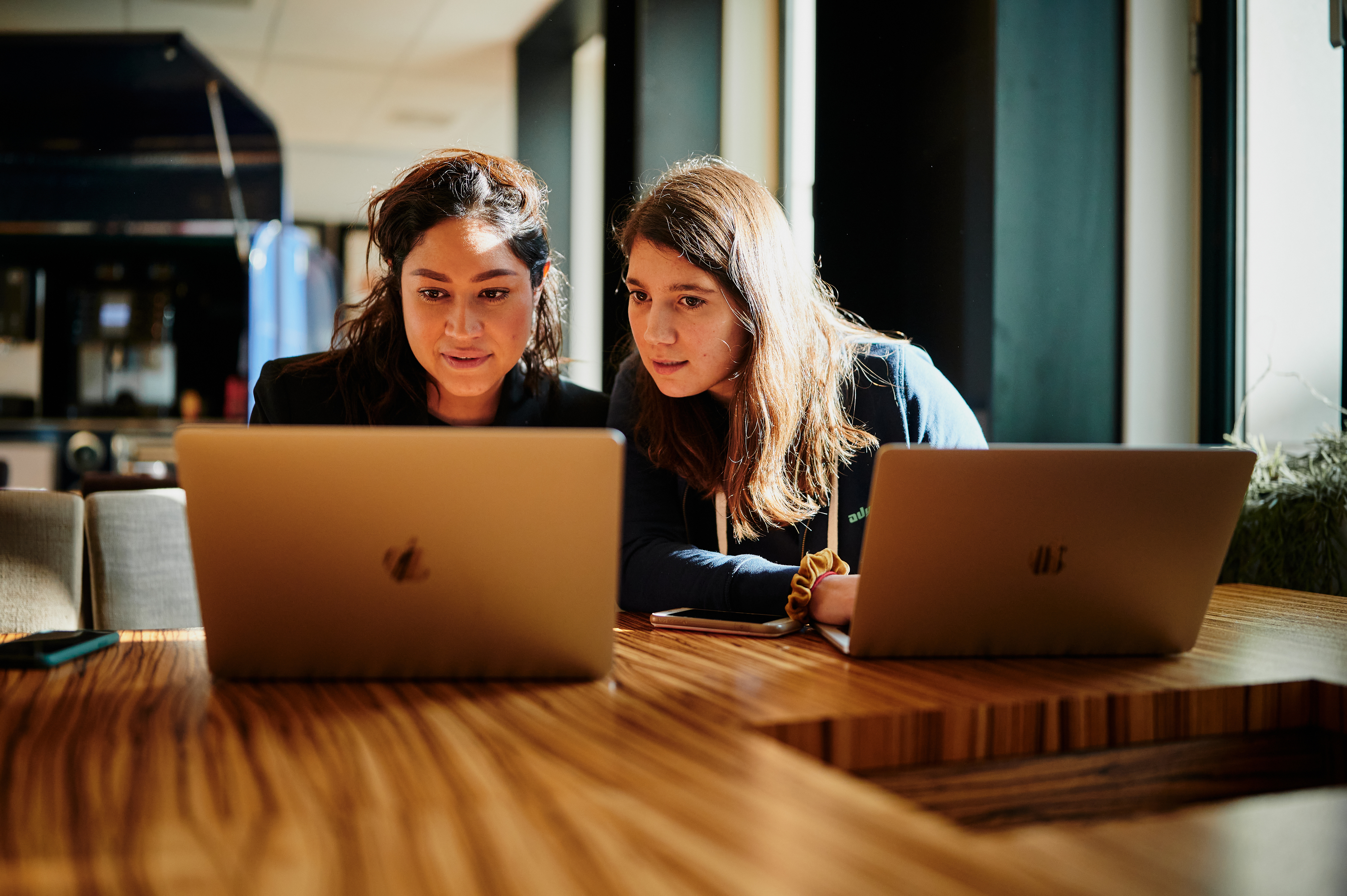 Omslagfoto van Adyen