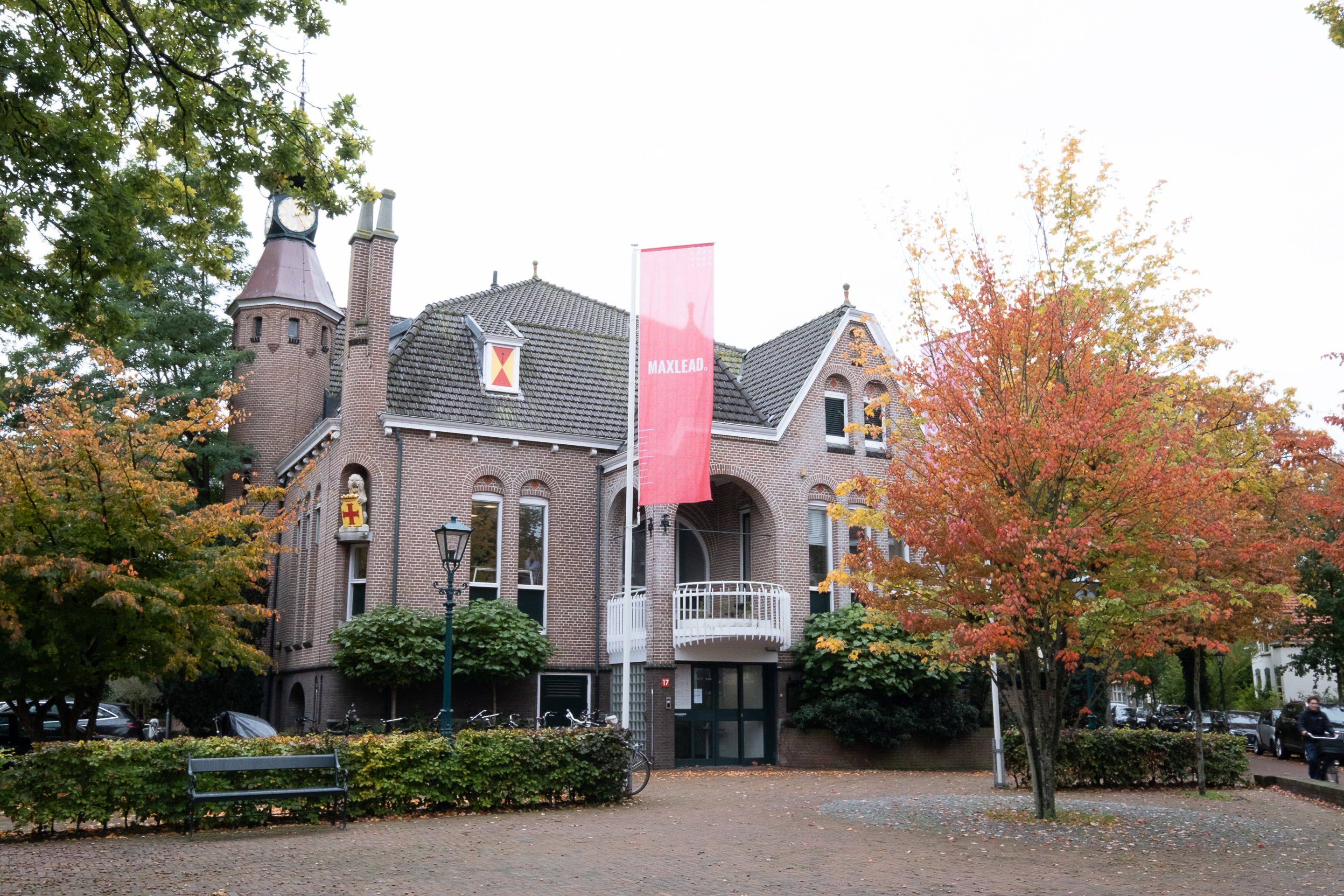 Maxlead's cover photo