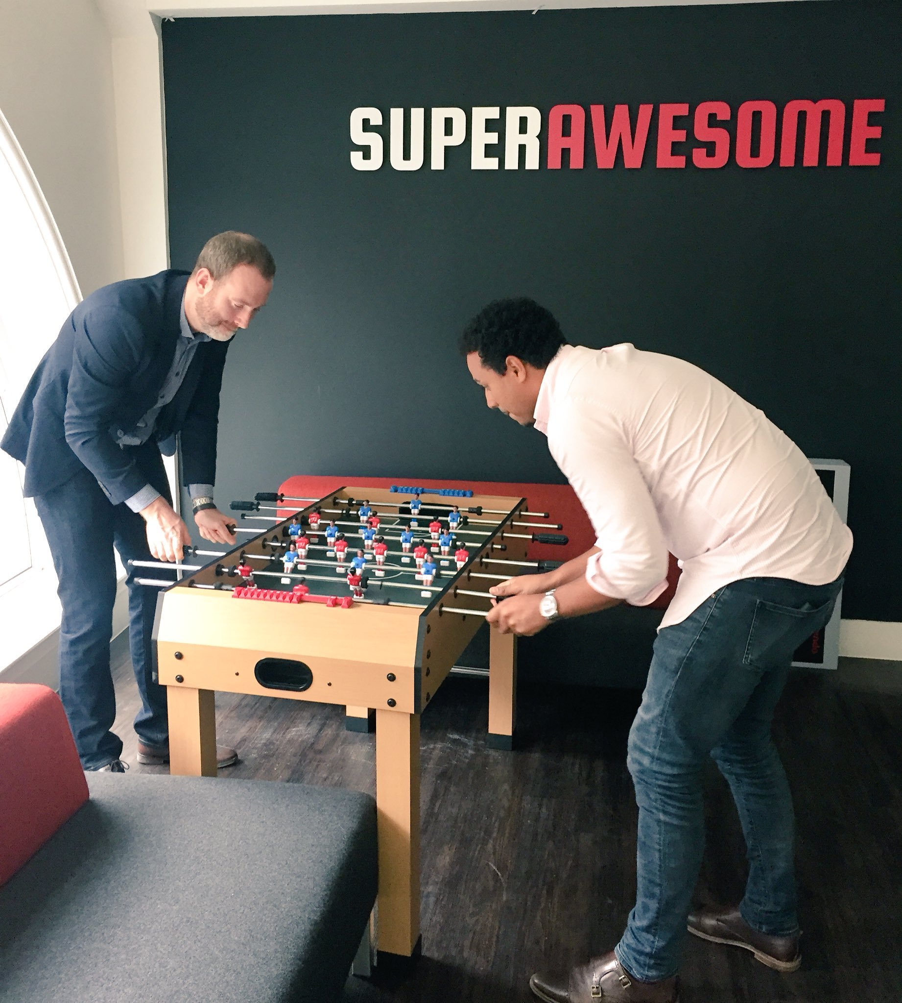 Omslagfoto van SuperAwesome