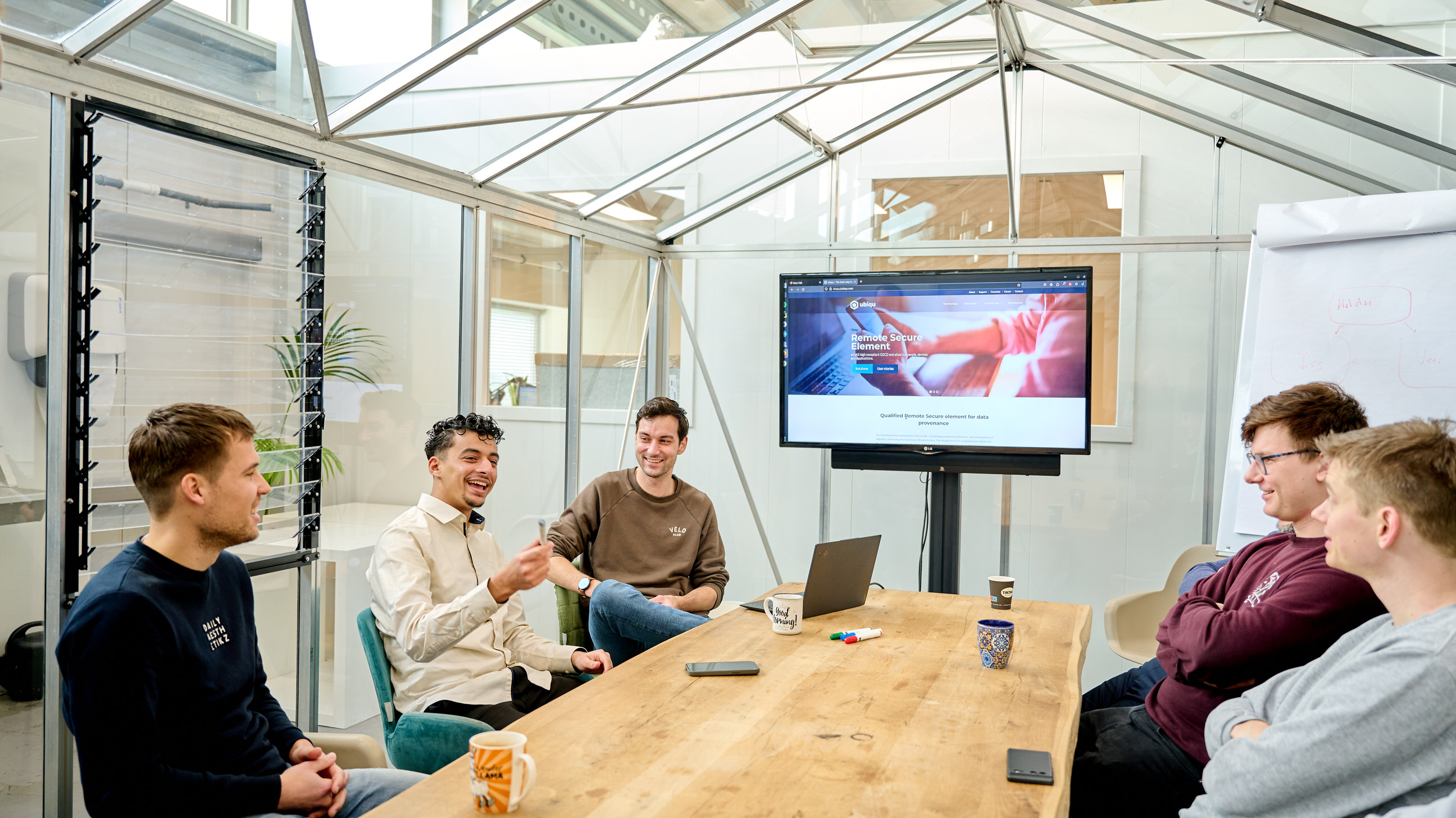 Omslagfoto van Ubiqu