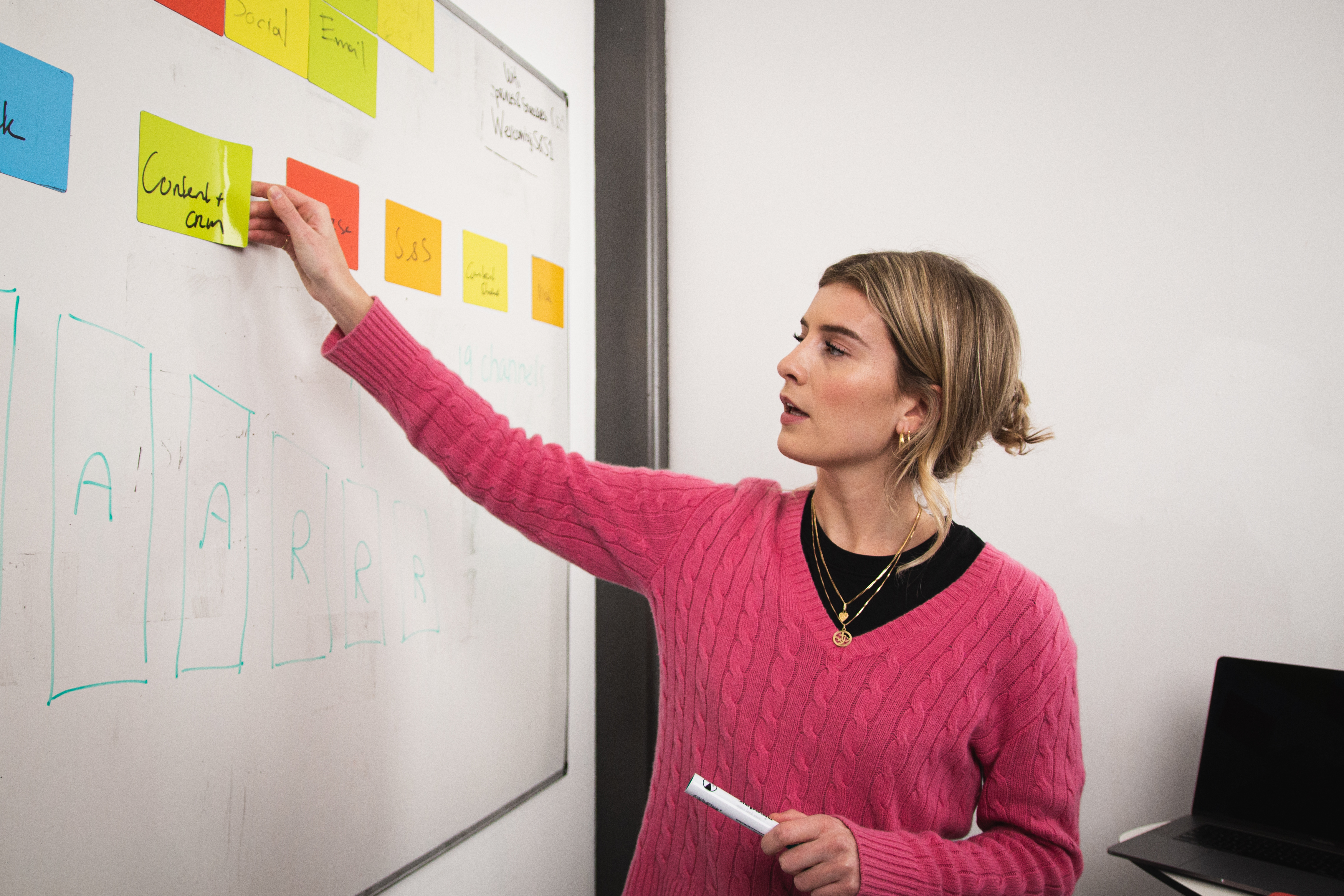 Omslagfoto van Social Advertising Specialist bij Sprints &amp; Sneakers