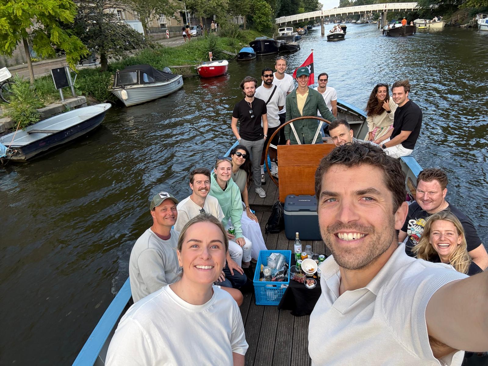 Omslagfoto van MiddleGround Capital