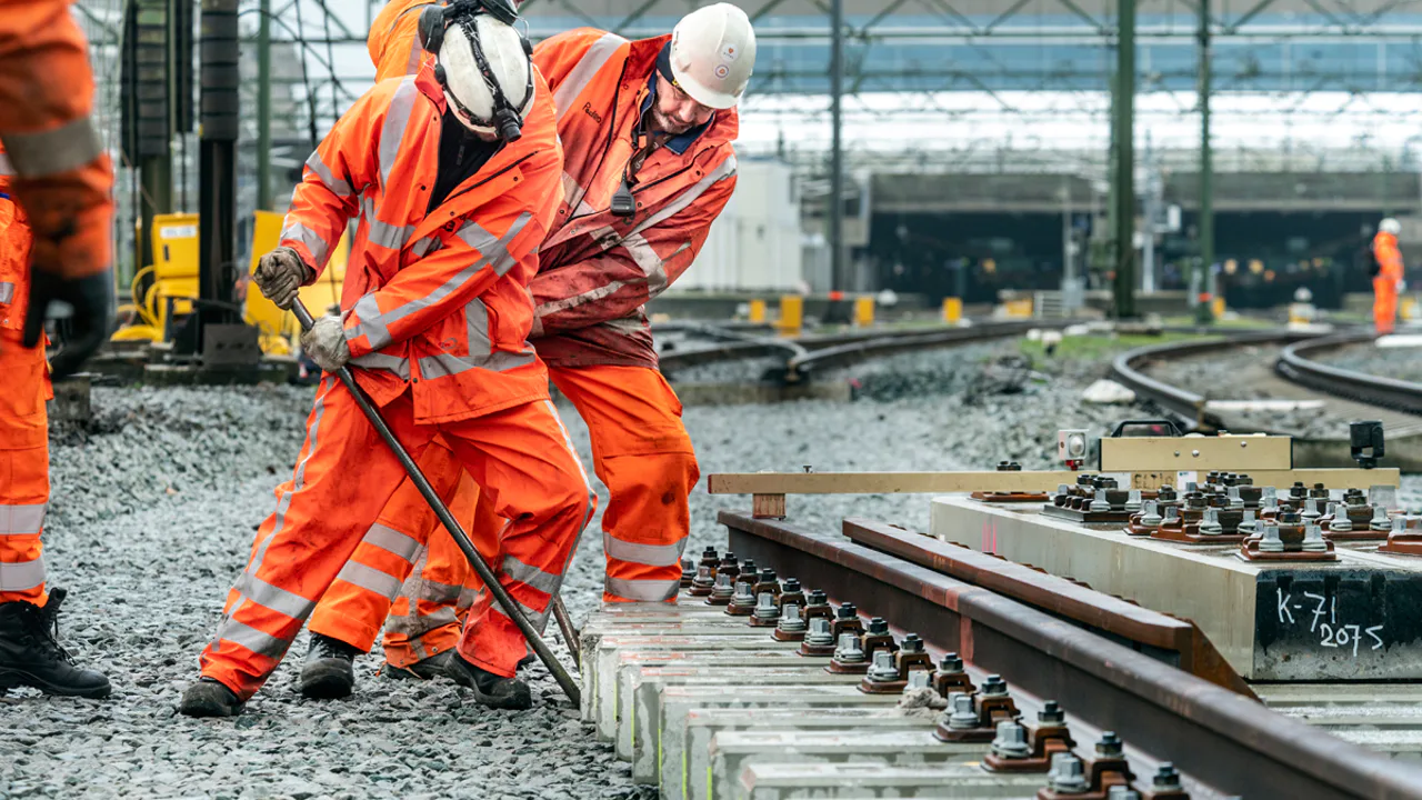 Omslagfoto van Adviseur Kostendeskundige Daktuinen &amp; Terreininrichtingen bij VolkerRail