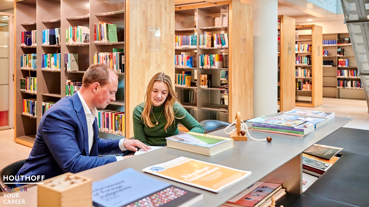 Omslagfoto van Houthoff