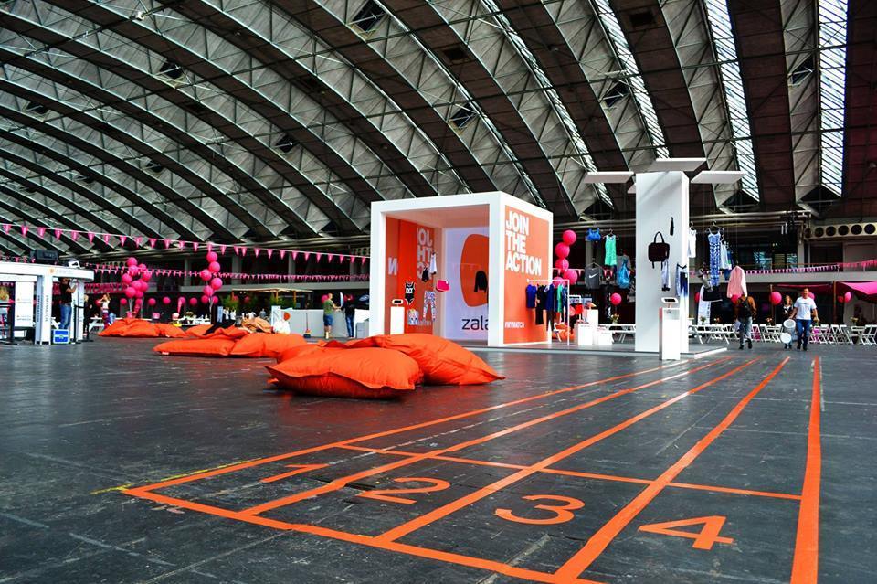 Omslagfoto van R Promotions